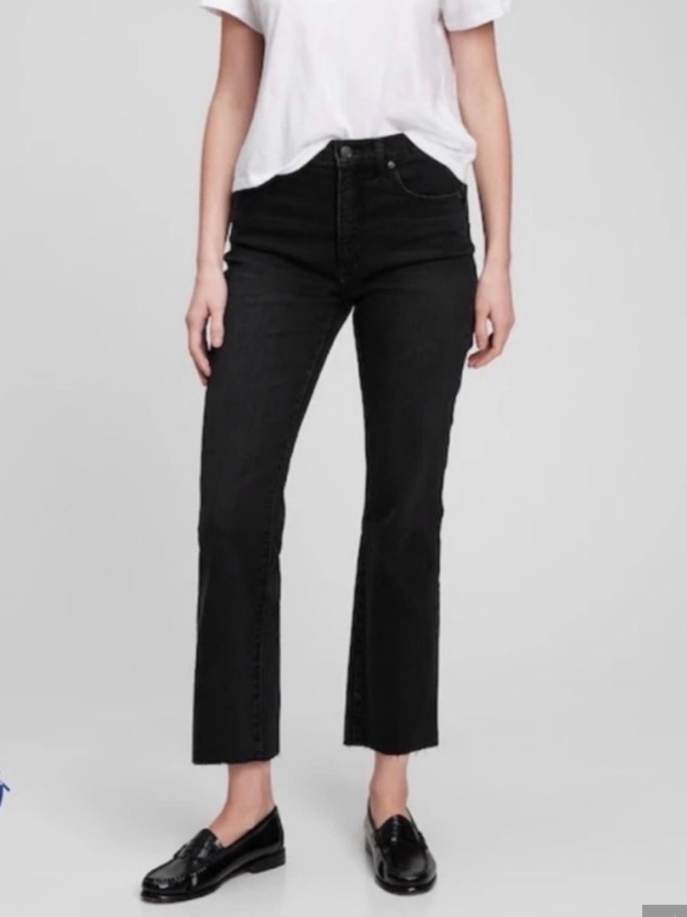 New with tags. Gap ankle cropped black denim pants 27 petite